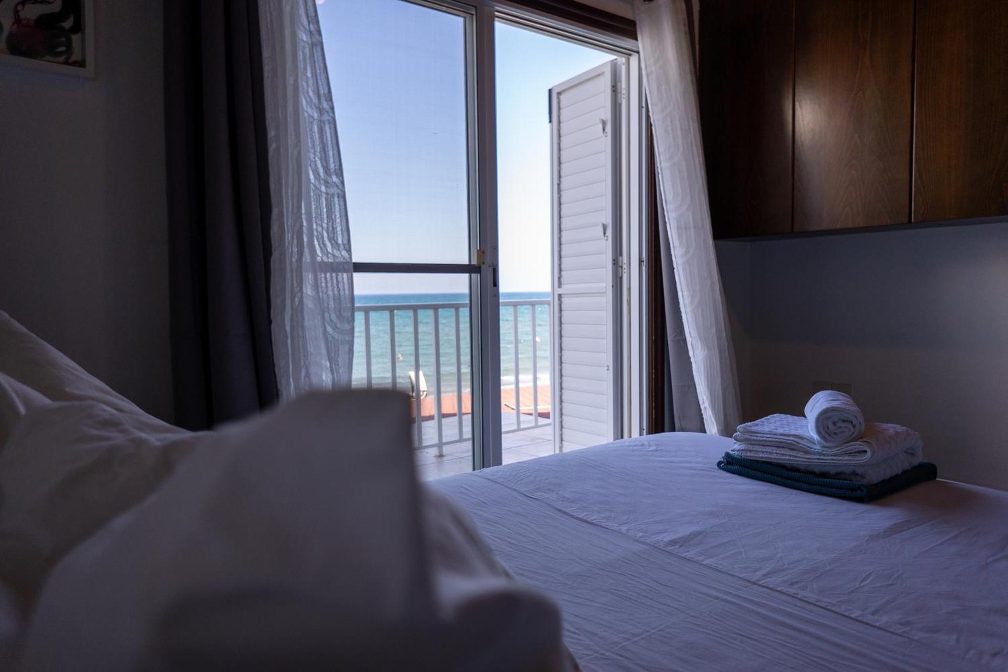 Beach House At Seafront Villa Meneou Eksteriør billede