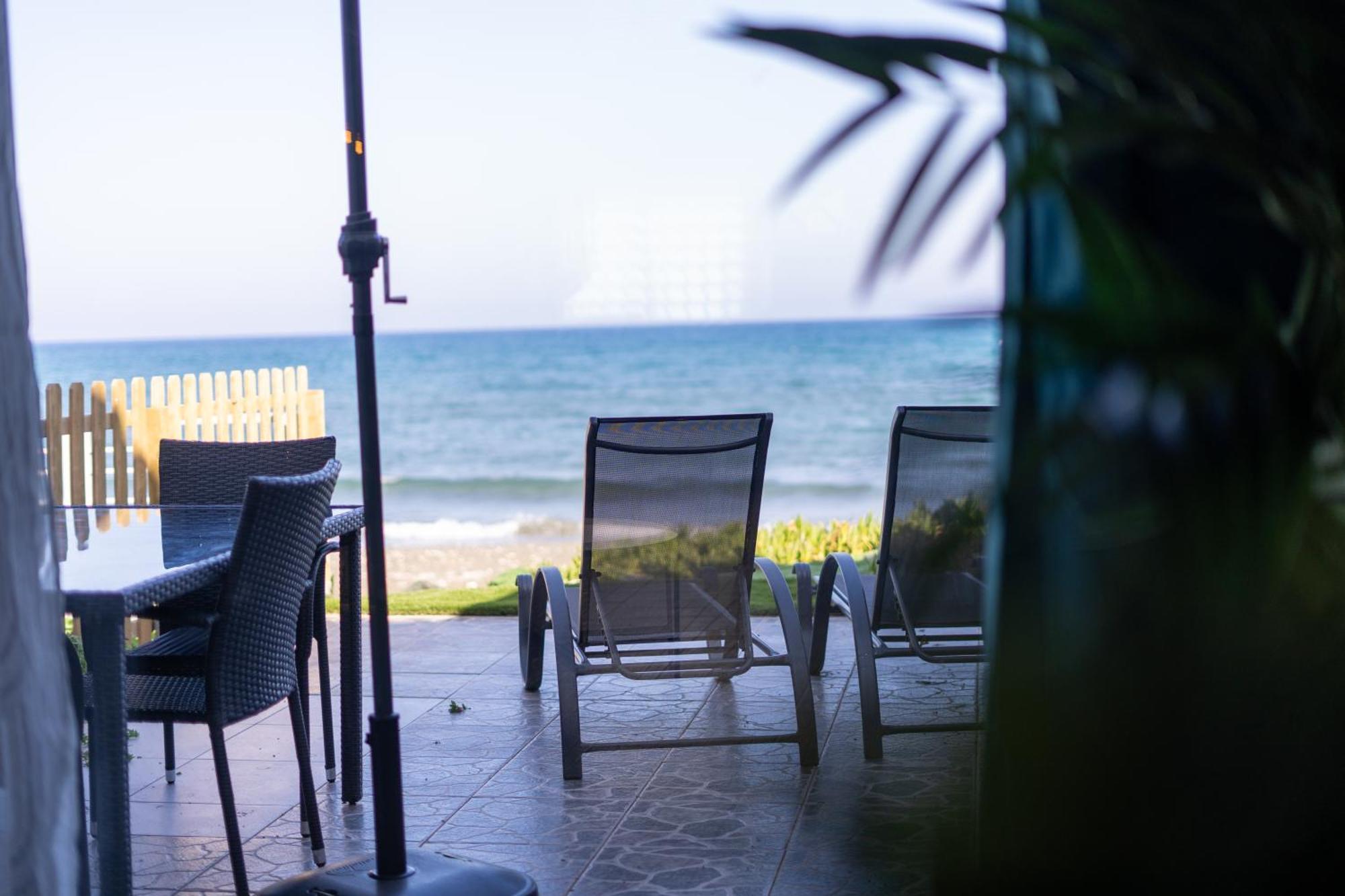 Beach House At Seafront Villa Meneou Eksteriør billede