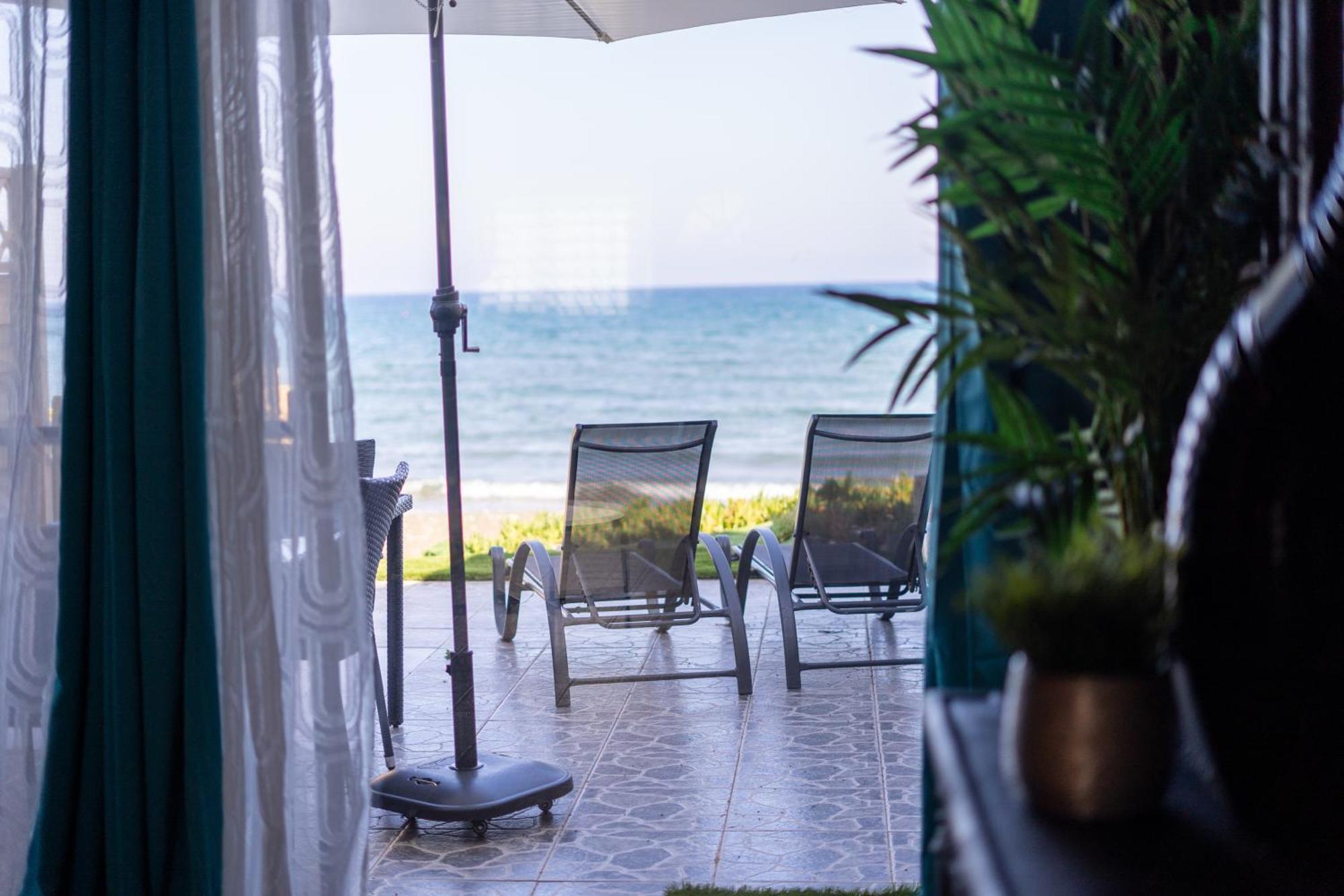 Beach House At Seafront Villa Meneou Eksteriør billede