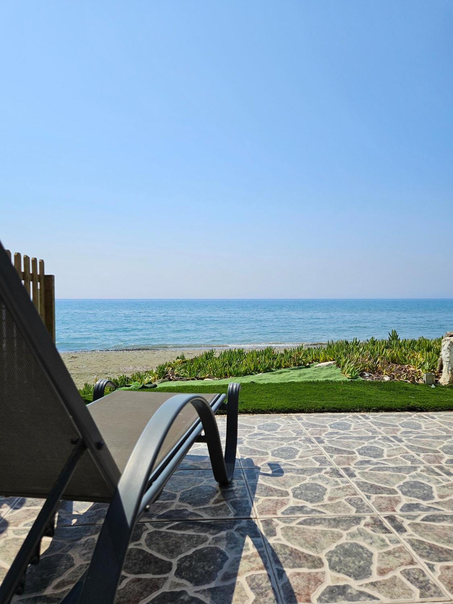 Beach House At Seafront Villa Meneou Eksteriør billede