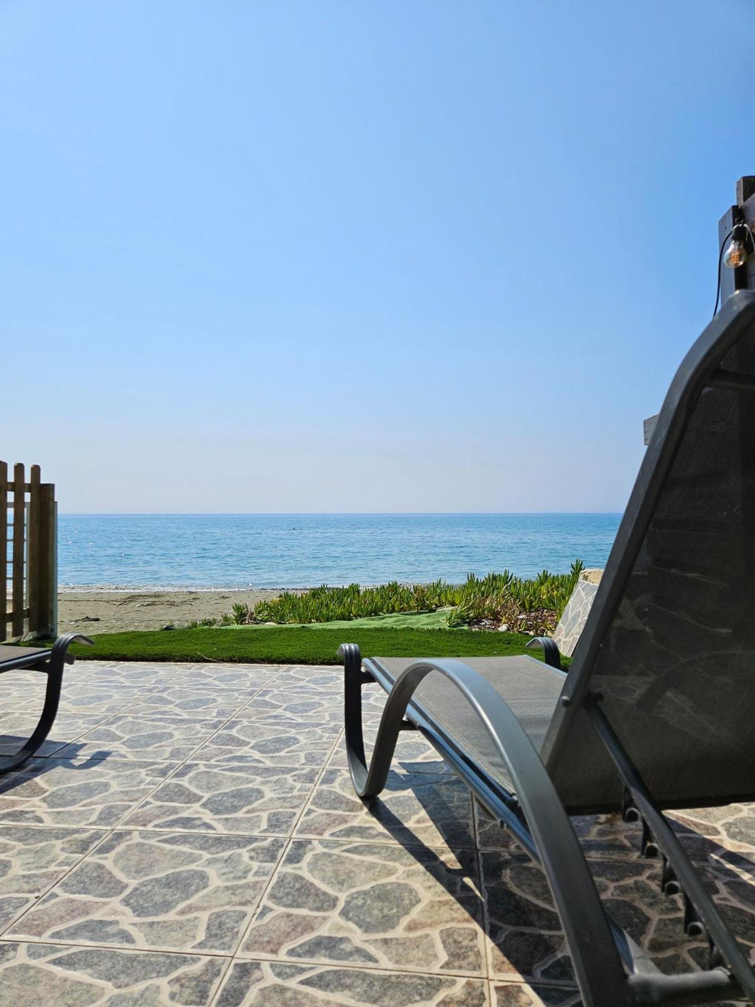 Beach House At Seafront Villa Meneou Eksteriør billede