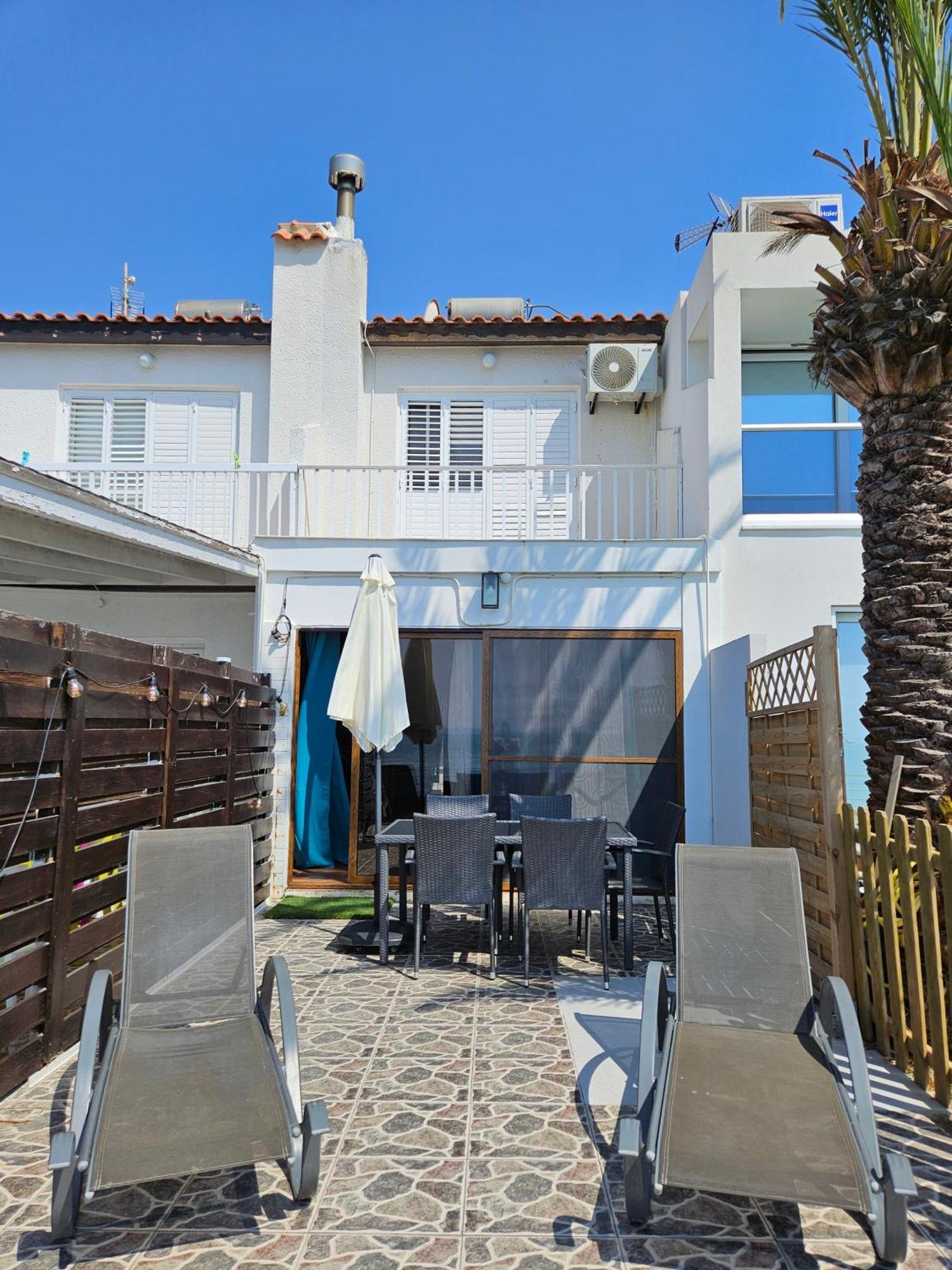 Beach House At Seafront Villa Meneou Eksteriør billede